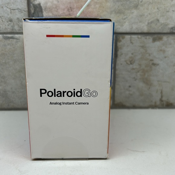 Polaroid GO Analog Instant Camera - Picture 3 of 11